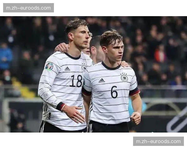 基米希伤缺迫使弗里克调整，戈雷茨卡与穆西亚拉组合试验